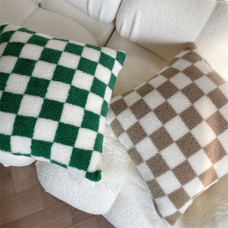 Plush Fleece Checkered Pillowcase – Soft, Eco-Friendly Jacquard Design